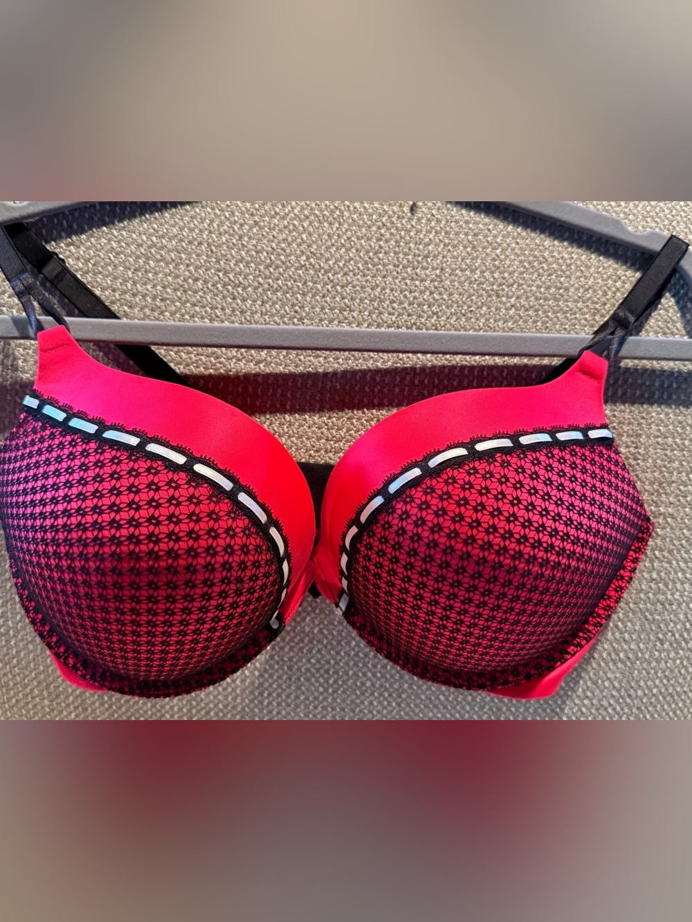 Victoria's Secret Bombshell Plunge Red and Black Lace Push-Up Bra Sz 36D